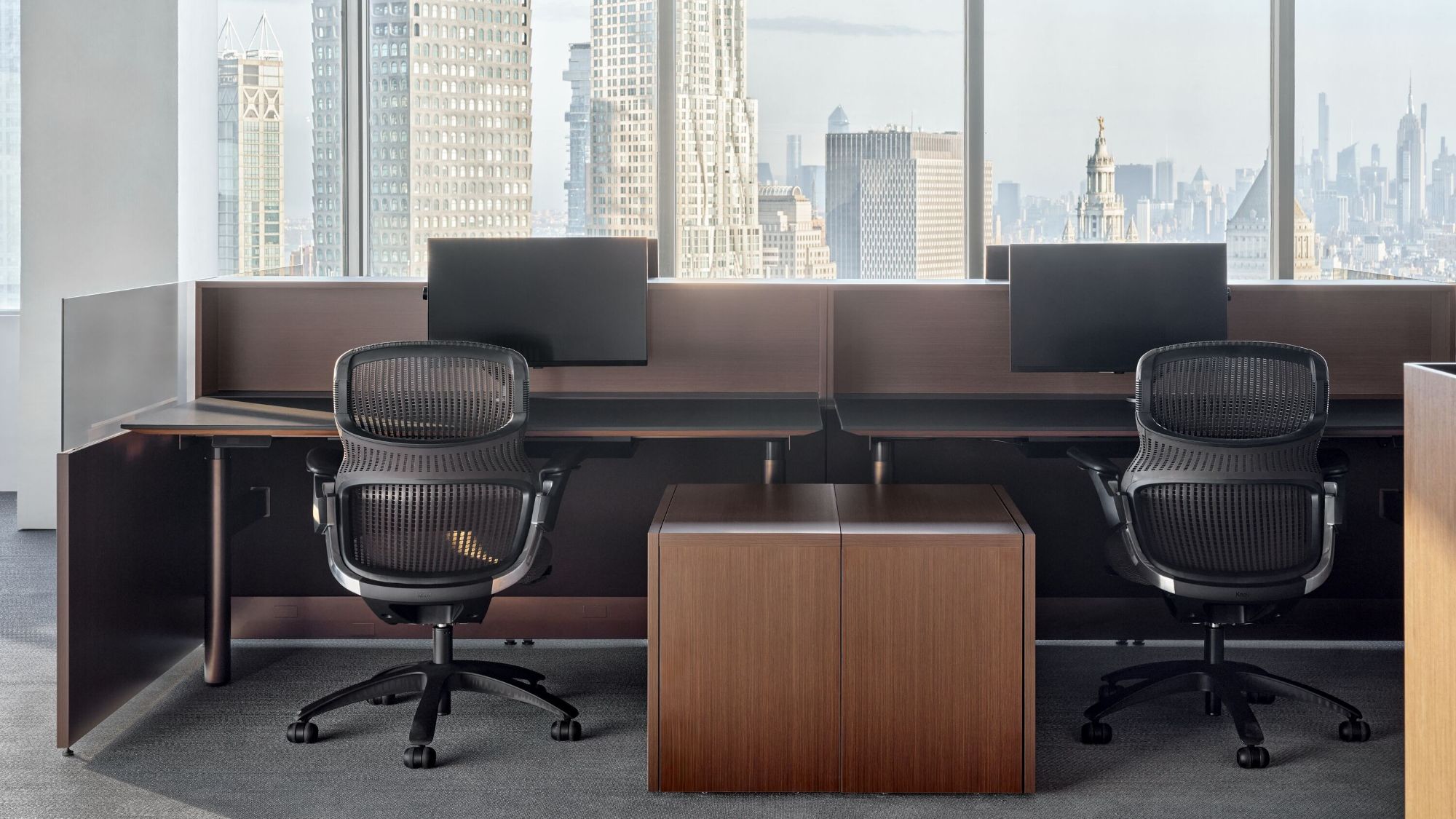 Dividends Skyline - Height-Adjustable Table