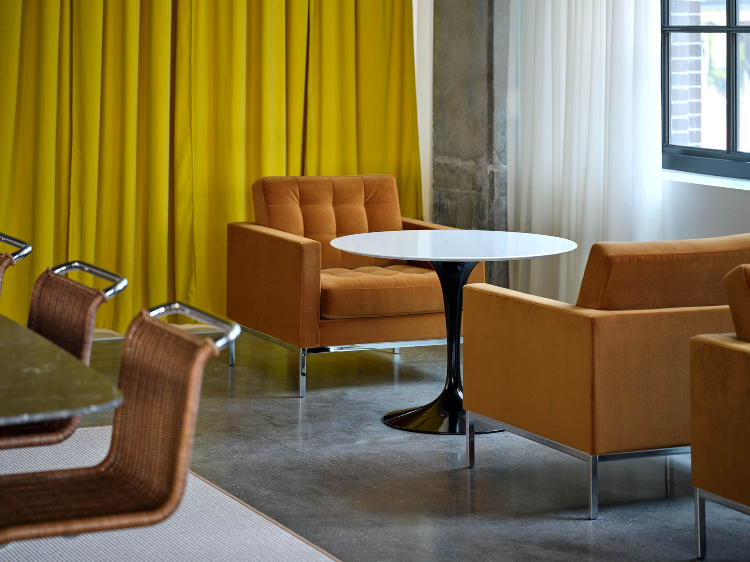 Florence Knoll Lounge Chairs Saarinen Lounge Height Table MR Chair