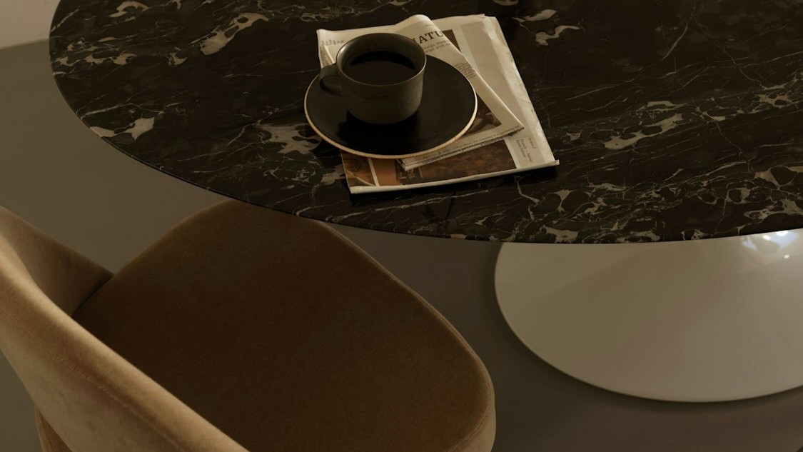 Saarinen Table - Oval Detail