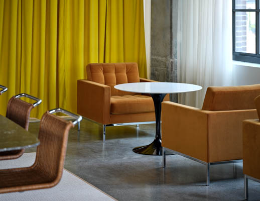 Florence Knoll Lounge Chairs Saarinen Lounge Height Table MR Chair